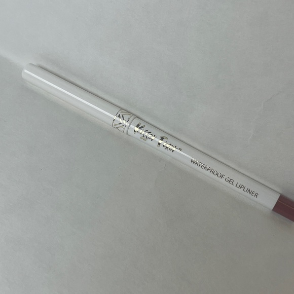 Belle Beauty Other - Belle Beauty Kisser Fixer Waterproof Gel Lipliner True Red Anti-Feathering